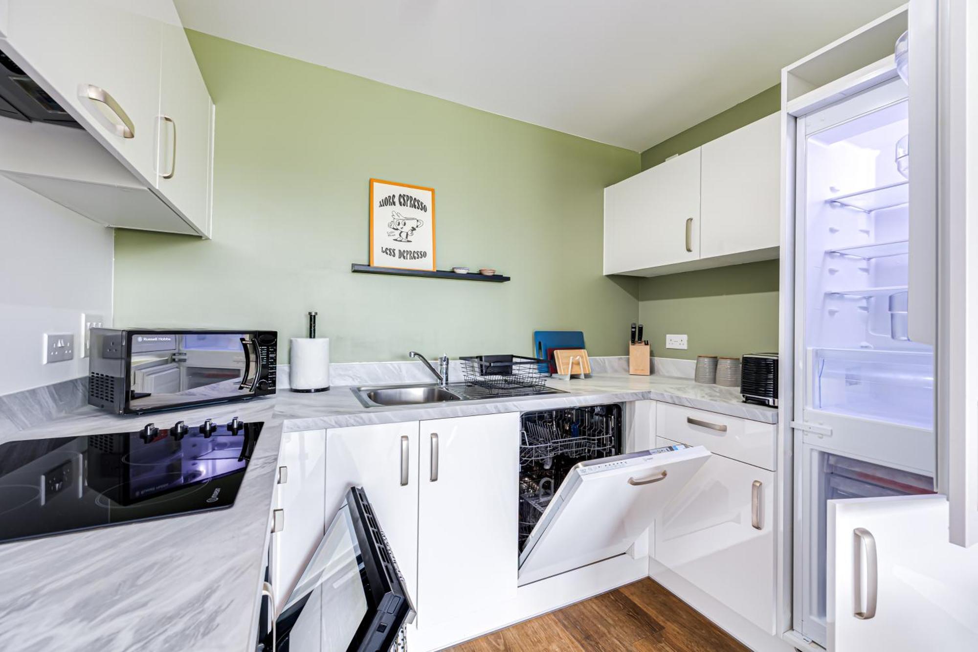 Penthouse Apartment - City Centre - Secure Parking, Balcony, Self-Check-In, Fast Wifi And Smart Tv With Netflix By Yoko Property Milton Keynes Exteriör bild