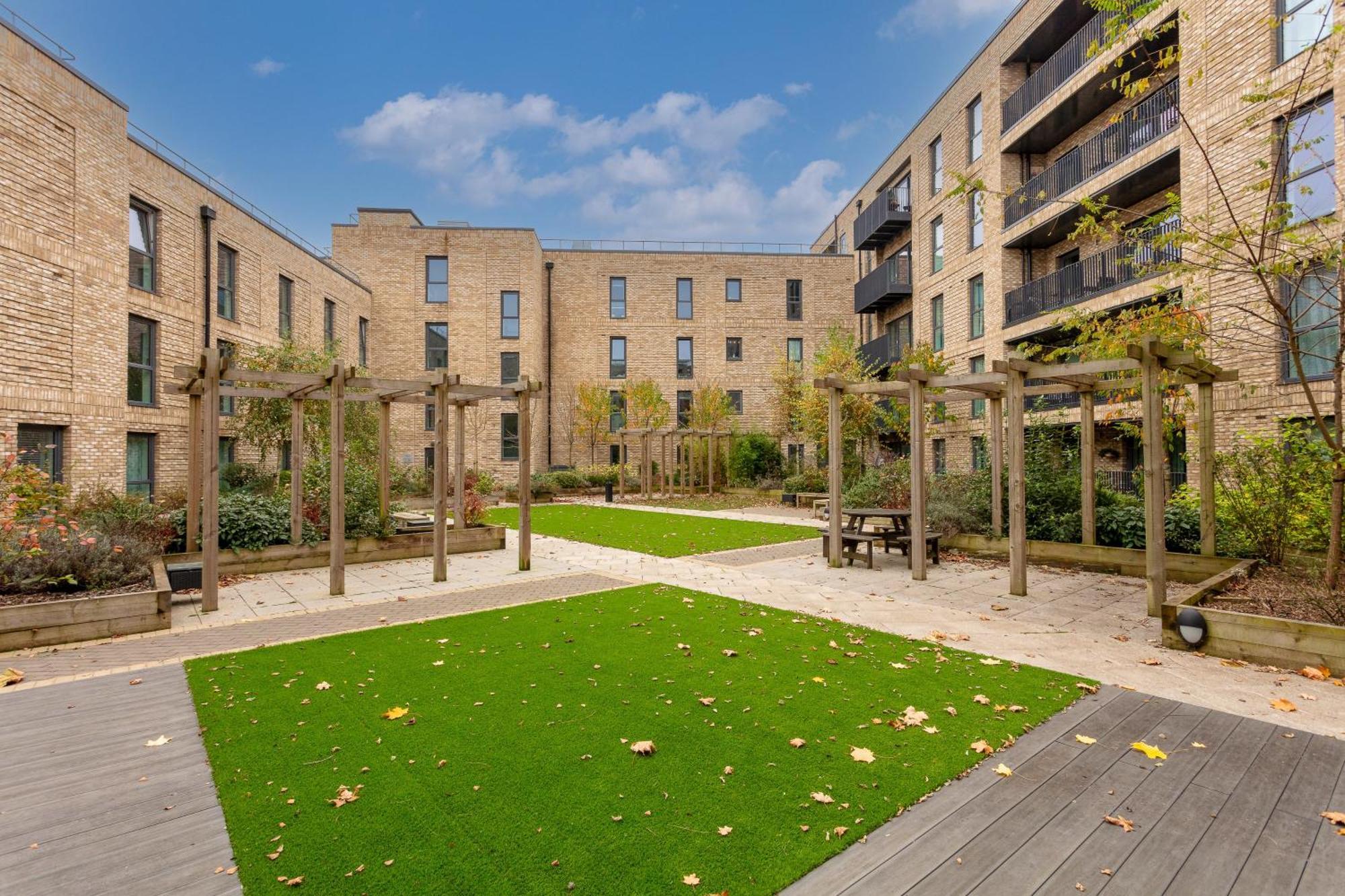 Penthouse Apartment - City Centre - Secure Parking, Balcony, Self-Check-In, Fast Wifi And Smart Tv With Netflix By Yoko Property Milton Keynes Exteriör bild