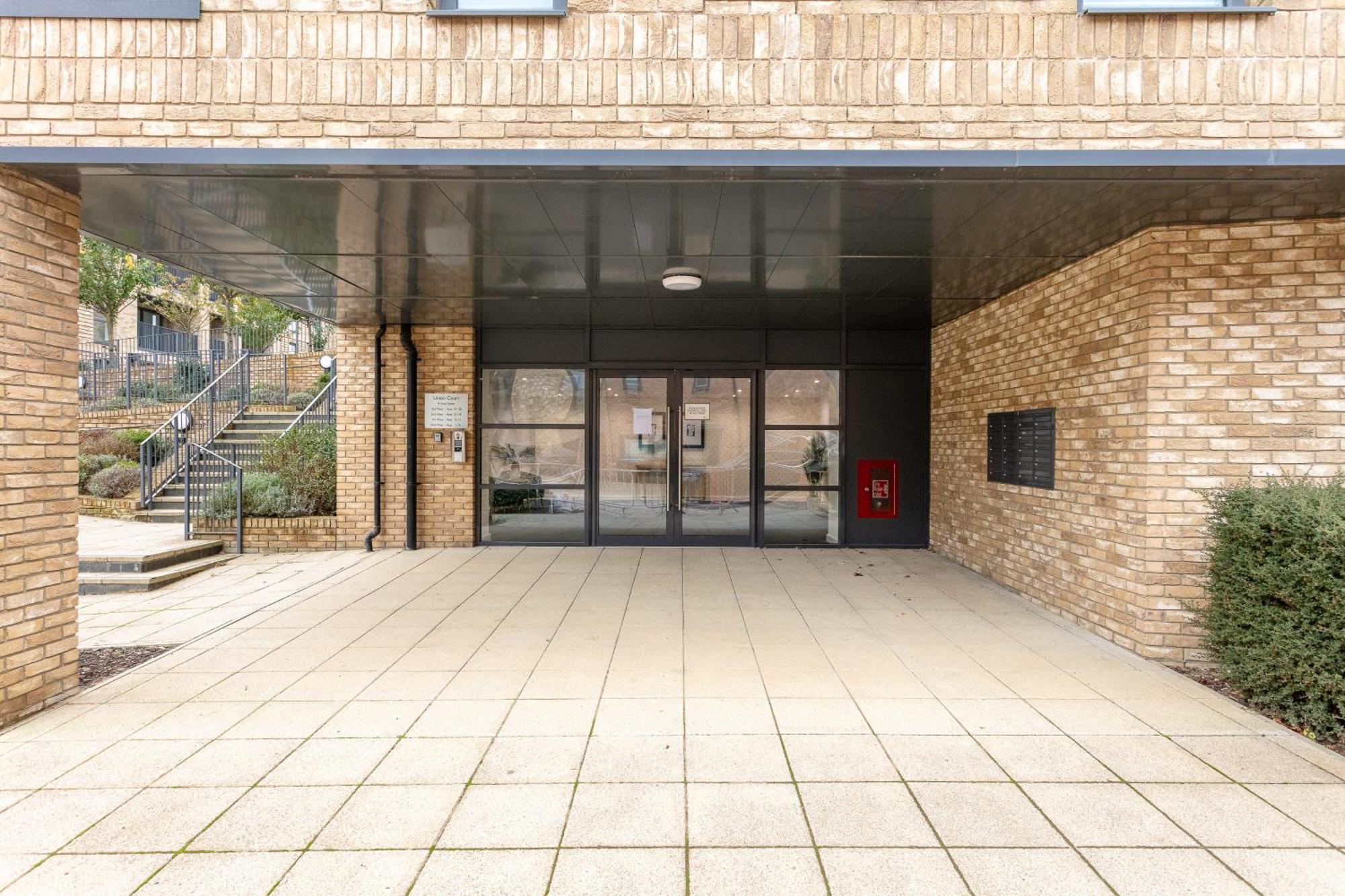 Penthouse Apartment - City Centre - Secure Parking, Balcony, Self-Check-In, Fast Wifi And Smart Tv With Netflix By Yoko Property Milton Keynes Exteriör bild