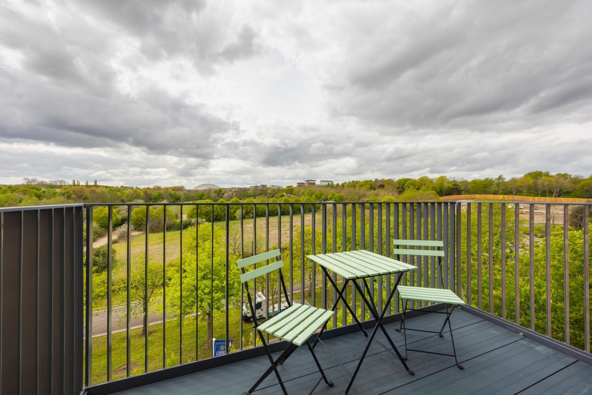 Penthouse Apartment - City Centre - Secure Parking, Balcony, Self-Check-In, Fast Wifi And Smart Tv With Netflix By Yoko Property Milton Keynes Exteriör bild