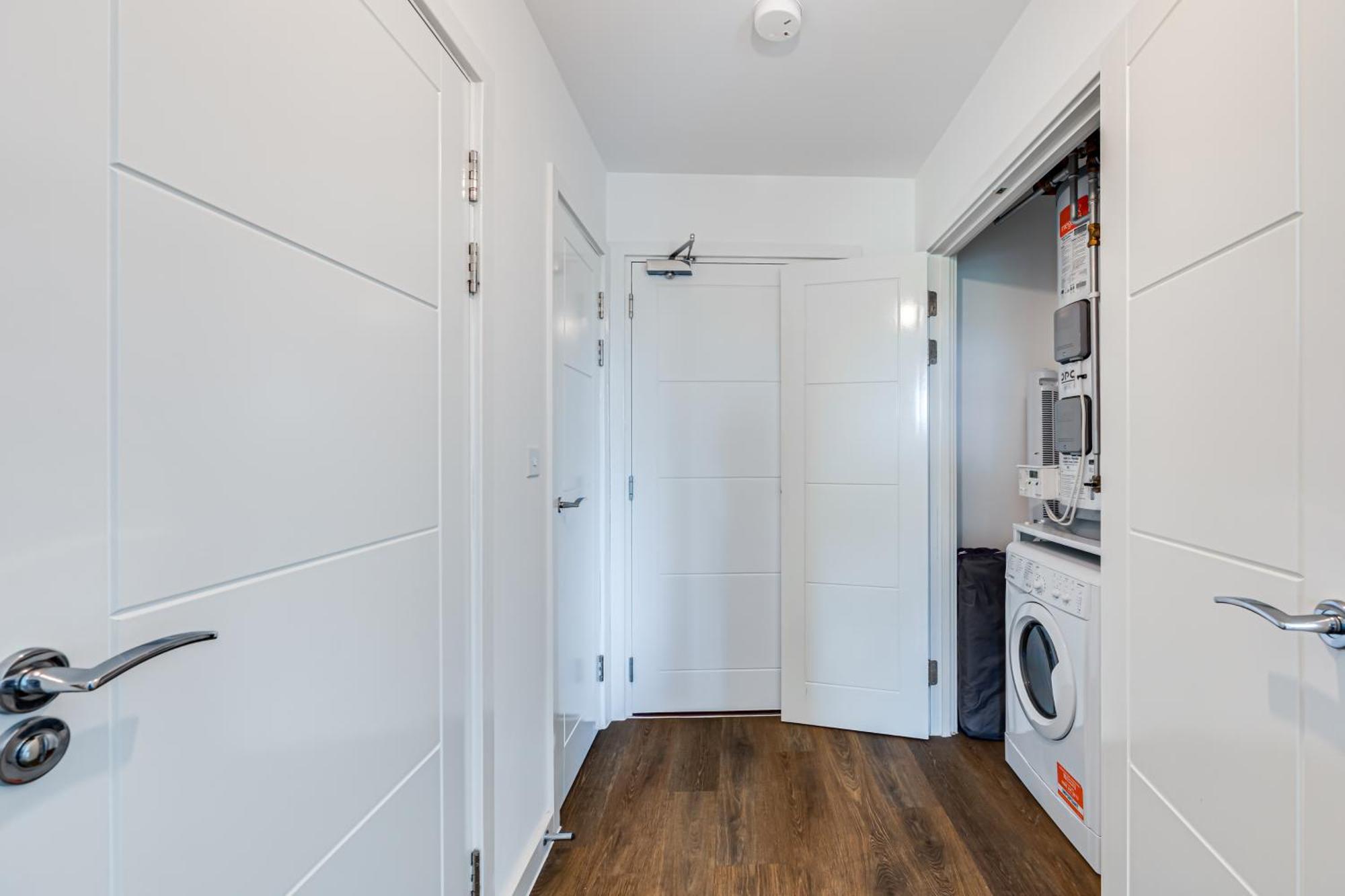 Penthouse Apartment - City Centre - Secure Parking, Balcony, Self-Check-In, Fast Wifi And Smart Tv With Netflix By Yoko Property Milton Keynes Exteriör bild